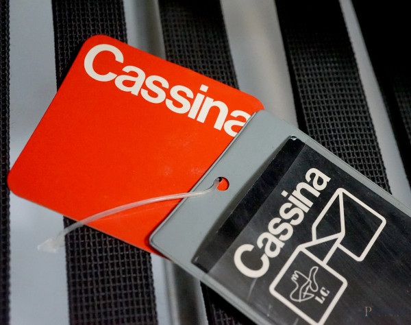 Chaise longue Le Corbusier in pelle nera e acciaio, XX secolo, cm 75x167x53 (difetti)