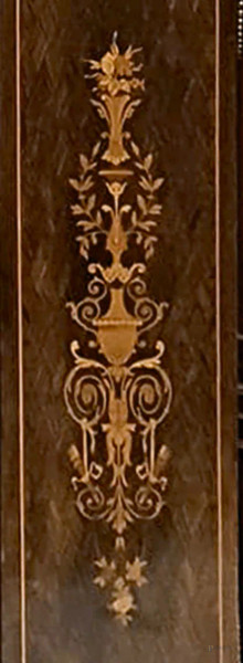 Servante in satinwood, fine del XIX secolo, cm 112x116x96, (difetti)