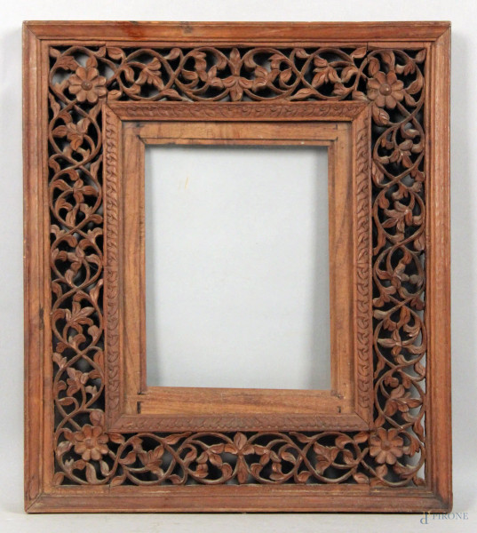Cornice in legno intagliato e traforato, primi &#39;900, misure ingombro 40x35 cm, misure specchio cm. 20x15.