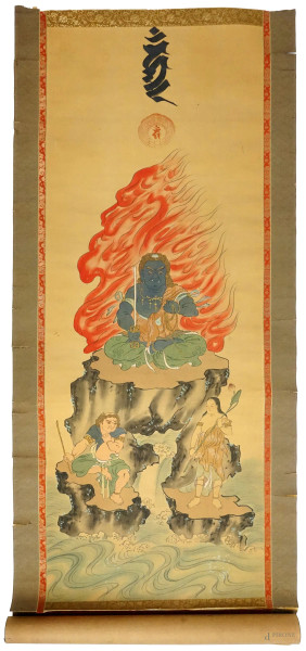 Kakemono raffigurante Figura buddhista con personaggi tra le acque, tecnica mista su tela applicata su carta, ingombro cm 189x56 , arte orientale, XX secolo, (difetti, rottura in due parti).