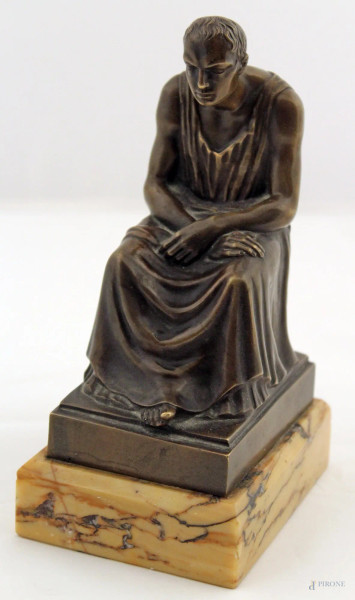 Figura neoclassica, scultura in bronzo, base in marmo, h. 20 cm