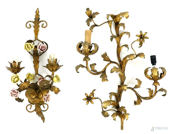 Lotto di due appliques a due luci, in metallo dorato con applicate rose in porcellana policroma, alt. max cm 56, (difetti)