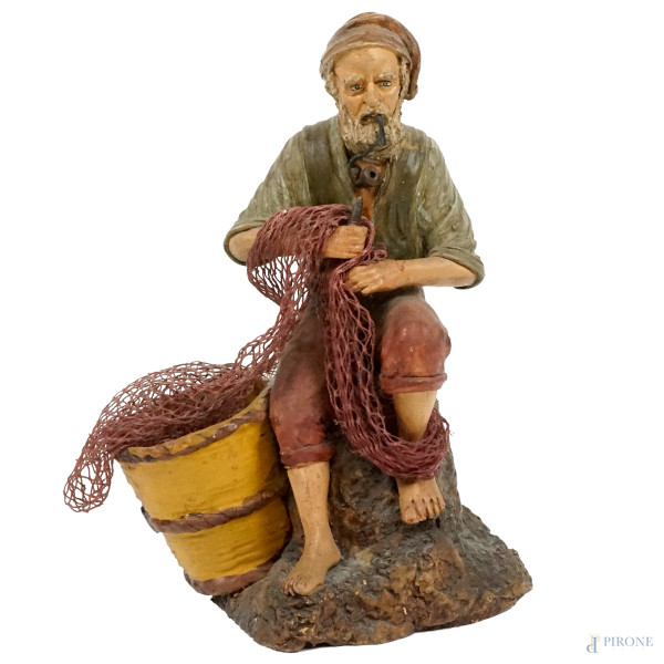 Pescatore, scultura in terracotta policroma, cm h 22, XX secolo, (segni del tempo).