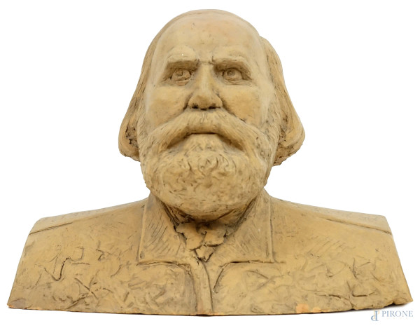 Garibaldi, mezzobusto in terracotta, cm h 21, firmato, (lievi difetti).