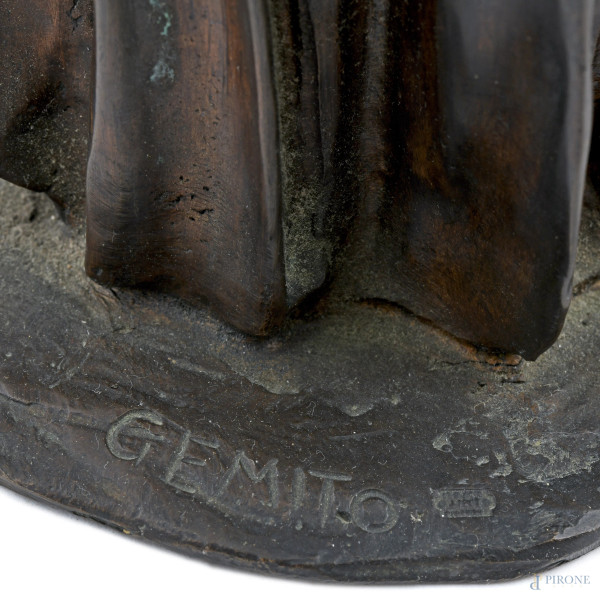 Vestale, XX secolo, scultura in bronzo, altezza cm 43, (segni di usura, mancanze)