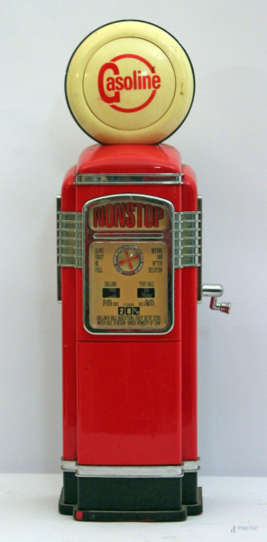 Vecchia radio a forma vintage "pompa di benzina", h. 60 cm