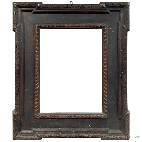 Cornice a cassetta con lavorazione a guillochè e modanature, cm 92x77; battuta interna cm 60x45