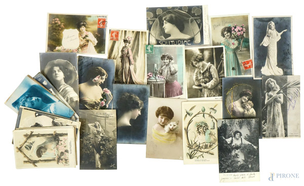 Lotto di n.40 cartoline raffiguranti ragazze e gentildonne, cm 14,2x9,2, inizi XX secolo, (difetti).
