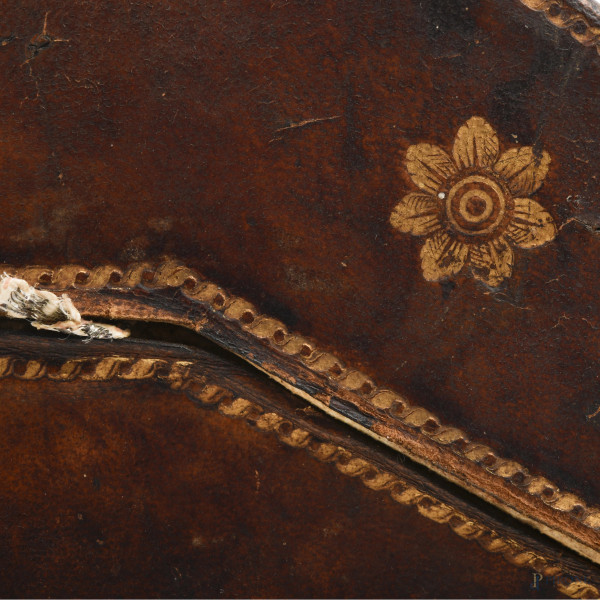 Portaposate da viaggio in cuoio con fregi dorati, interno in pelle scamosciata con passamaneria, ...