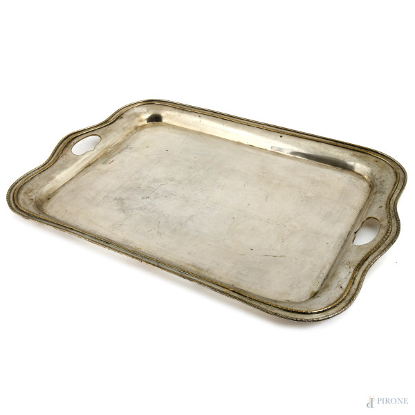 Vassoio in metallo argentato a doppia presa, XX secolo, cm 60,5x41,5, (segni di usura)