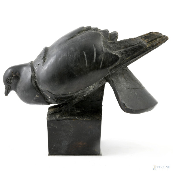 Ennio Tomai, (1893-1969), Piccione, scultura in bronzo, cm 22x31x17 circa, firmato alla base (segni di usura, scalfiture della patina)