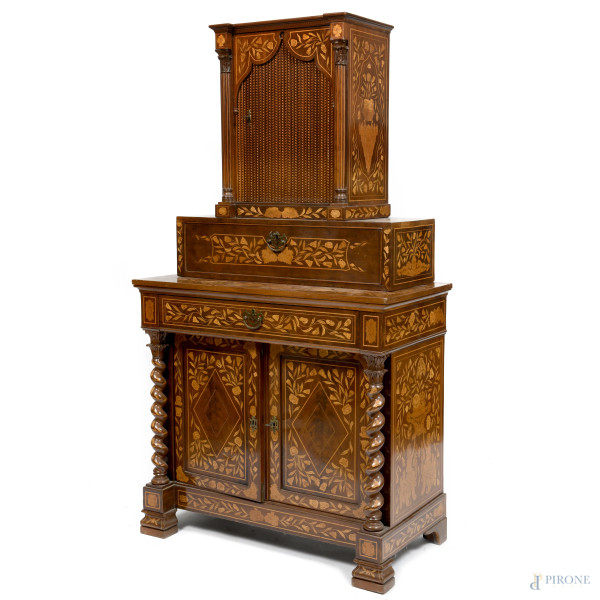 Credenza olandese a doppio corpo in legno impiallacciato e intarsiato a motivi floreali in varie essenze, XIX-XX secolo, cm 179,5x100x50,5, (segni di usura, difetti))