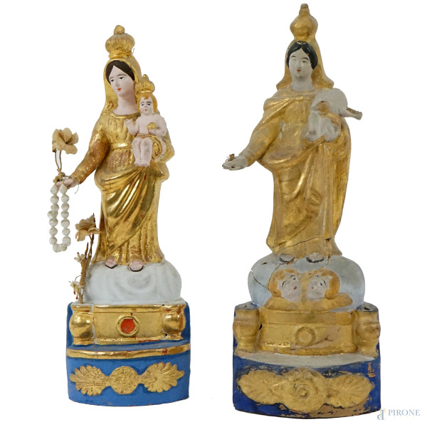 Lotto composto da due sculture in terracotta raffiguranti la Vergine di Marsiglia detta Santibelli, fine XIX-inizi XX secolo, (difetti)