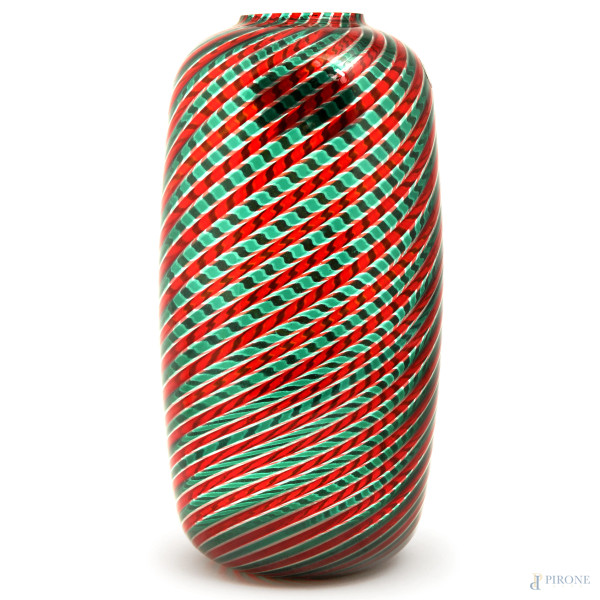 Vaso in vetro di Murano ovoidale con decoro spiraliforme nei toni del rosso e del blu, firmato e datato a graffio sotto la base "Venini 91", altezza cm 28 (difetti)