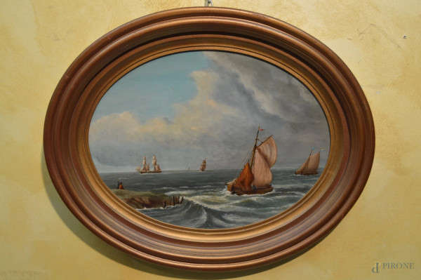 Scorcio di costa con barche e figure ad assetto ovale ad olio su tavola 30x40 cm, entro cornice.