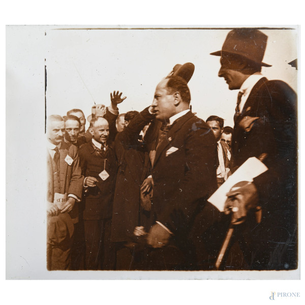 Valigia contenente diversi lotti di fotomeccaniche, cm 13x39x38