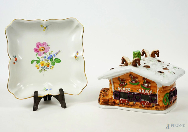 Lotto composto da una vaschetta in porcellana Meissen ed una casetta in porcellana Villeroy&Boch, misure max cm 141x17x14, XX secolo.