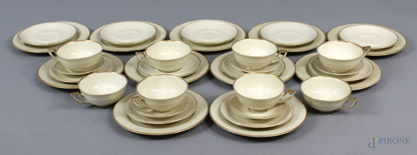 Servizio da thè in porcellana tedesca, composto da 9 tazze, 11 piatti, 16 piattini, XX secolo, (servizio incompleto)