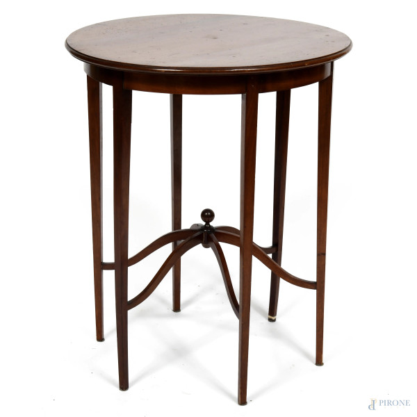 Tavolinetto in legno impiallacciato con piano circolare poggiante su sei gambe raccordate da traverse mosse, XIX secolo, cm 71,5x59, (lievi segni di usura)