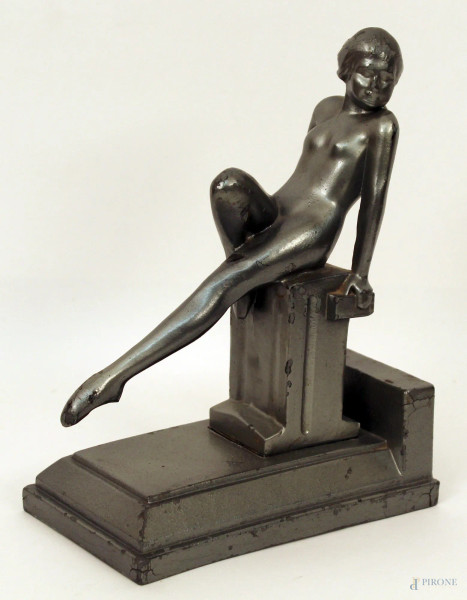 Statuetta Dec&#242; in metallo.