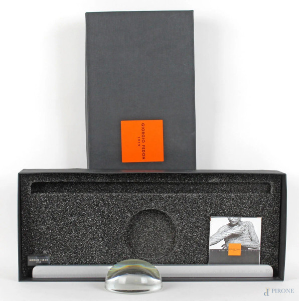 Set di accessori da scrivania Giorgio Fedon, composto da riga e lente, entro scatola originale
