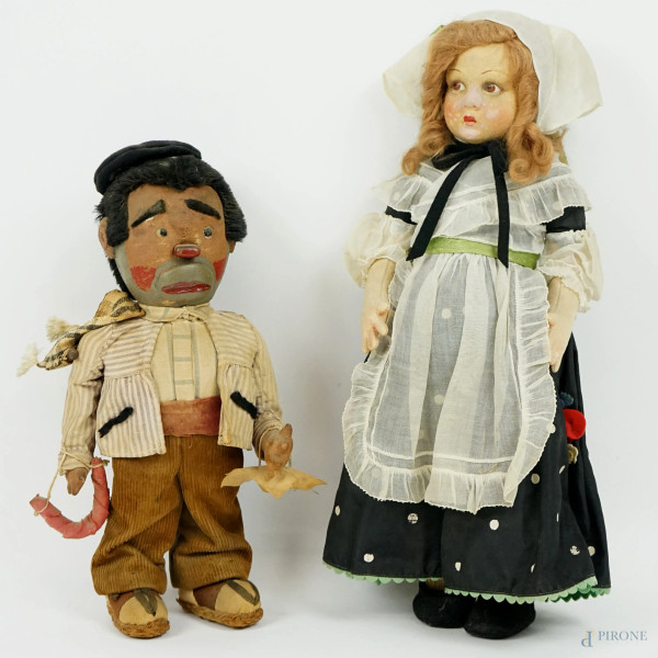 Lotto di due bambole  in cartapesta e stoffa, lunghezza max cm  36, prima metà XX secolo, (difetti).