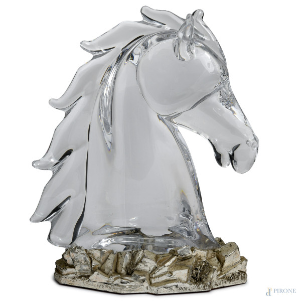 Scultura in vetro raffigurante testa di cavallo, XX secolo, cm 34x27x11, firmato a graffio VILCA, (difetti)