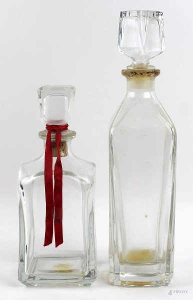 Due bottiglie da liquore in vetro, altezza max cm. 32