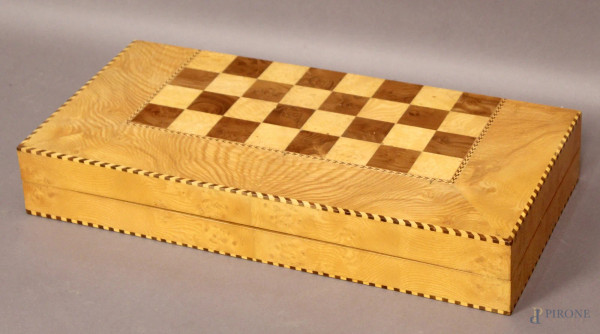 Scacchiera in radica di tuja completa di scacchi in legno e pedine per il gioco della dama, misure scacchiera cm. 51x51.