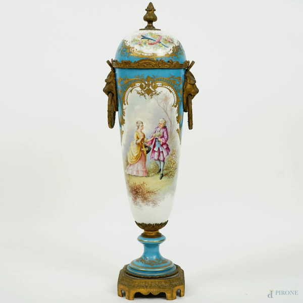 Potiche in porcellana policroma, Sevres, Château des Tuileries, XIX secolo, a fondo celeste con decorazione policroma raffigurante scena di corteggiamento e paesaggio al retro. Montatura e anse leonine in bronzo dorato, cm h 48.