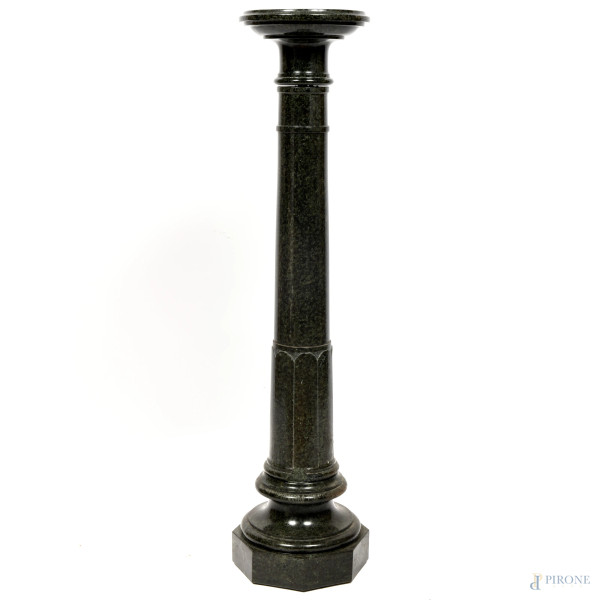 Colonna tornita in marmo verde, altezza cm 110,5, (difetti)