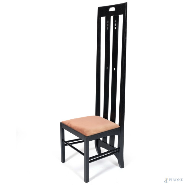 Sedia in stile Rennie Mackintosh con seduta imbottita e rivestita in tessuto rosa, XX secolo, cm 152x47x45, (segni di usura, scalfiture)