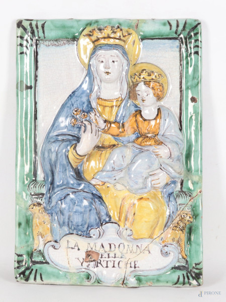 Madonna delle Vertighe, XVIII-XIX secolo, placca in maiolica policroma di San Savino, cm 26x38,5, (segni di usura, scalfiture, rotture, restauri, difetti)