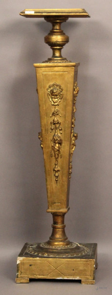 Colonna in legno dorato e intagliato, fine XIX sec, H 116 cm, mancanze.