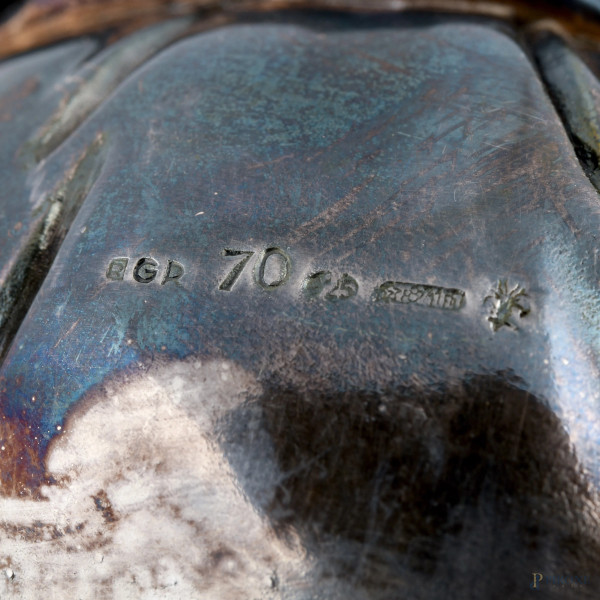 Buddha in metallo argentato, XX secolo, altezza cm 15,5