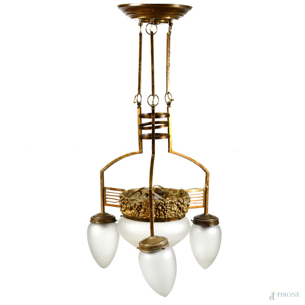 Lampadario in metallo dorato a quattro luci con perimetro decorato a rilievo a tralci di vite, XX secolo, cm 83x45x45, (segni di usura, difetti, da revisionare)