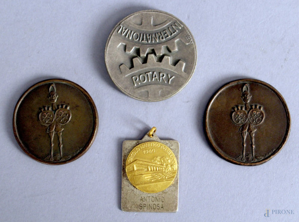 Lotto composto da quattro medaglie diverse.