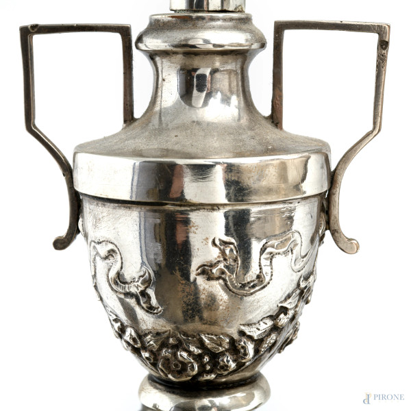 Centilena a quattro fuochi in argento cesellato, altezza cm 150, peso complessivo lordo gr 3300, ...