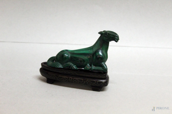 Cavallo, scultura in malachite, h. max. 8 cm.