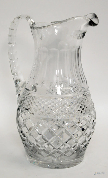 Brocca in cristallo con rilievi geometrici, H 27 cm.