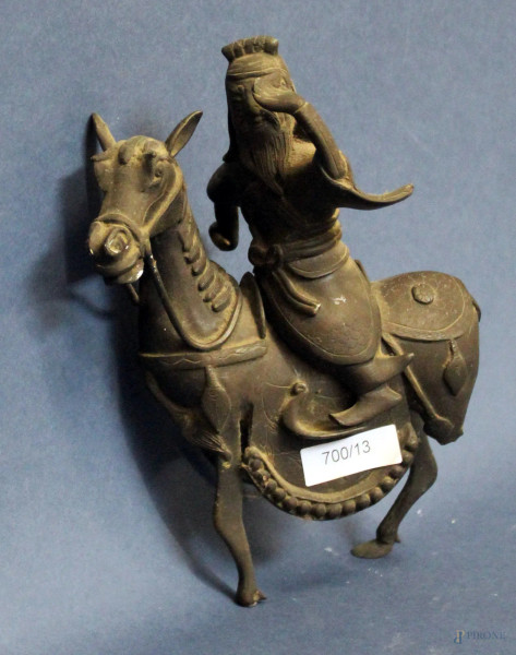 Dignitario a cavallo, scultura in bronzo, Arte Orientale, XIX sec., H 20 cm, mancanze.