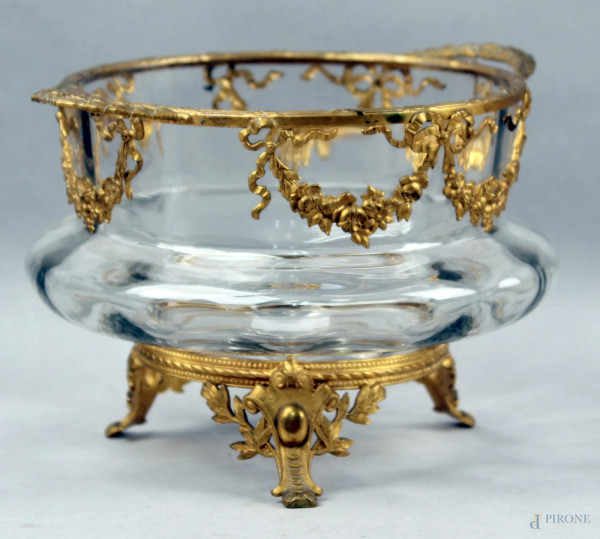 Alzata centrotavola in cristallo con guarnizioni in ottone dorata, h. 12 cm.