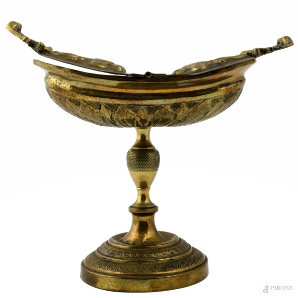 Incensiere a navicella in metallo dorato e cesellato, XIX secolo, altezza cm 14