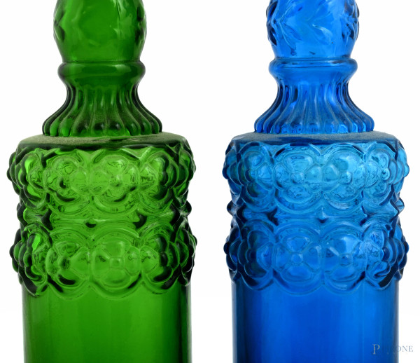 Lotto di due bottiglie in vetro colorato nei toni del blu e del verde, XX secolo, altezza cm 38(s...