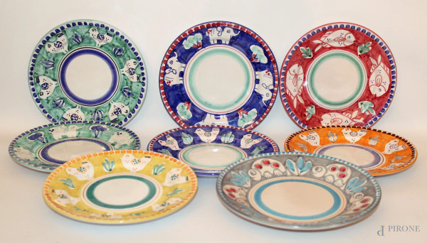 Lotto di dodici piatti in ceramica di Vietri, diam.25x5 cm