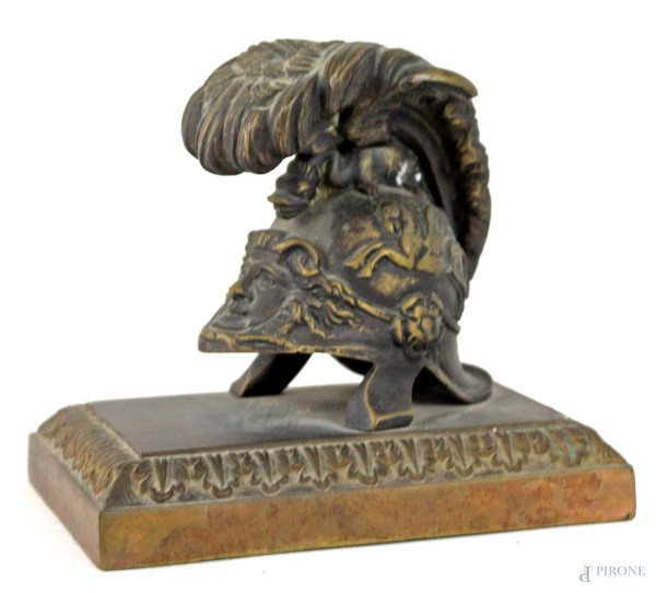 Elmetto, scultura in bronzo, cm h 11,5x12,5x9, XX secolo