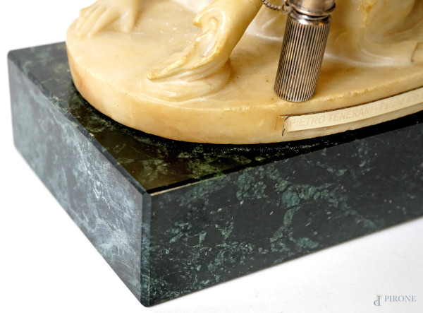 Scultura in alabastro raffigurante Venere con base in marmo, XX secolo, cm 25x20x12, (difetti all...