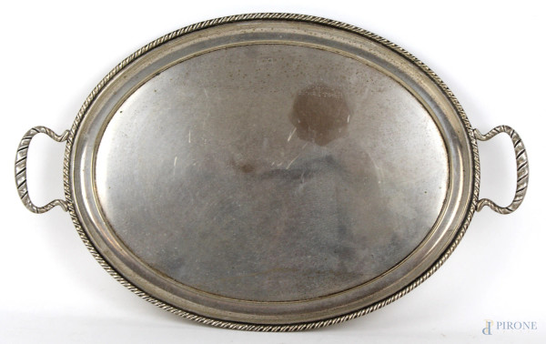 Vassoio di linea ovale in argento, cm. 49,5x31, gr.810
