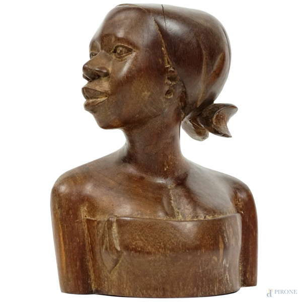 Scultura africana in legno intagliata rappresentante busto femminile, XX secolo, h cm 20