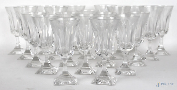 Servizio di bicchieri in cristallo Arnolfo Di Cambio, composto da dieci calici da acqua e dieci calici da vino, XX secolo.